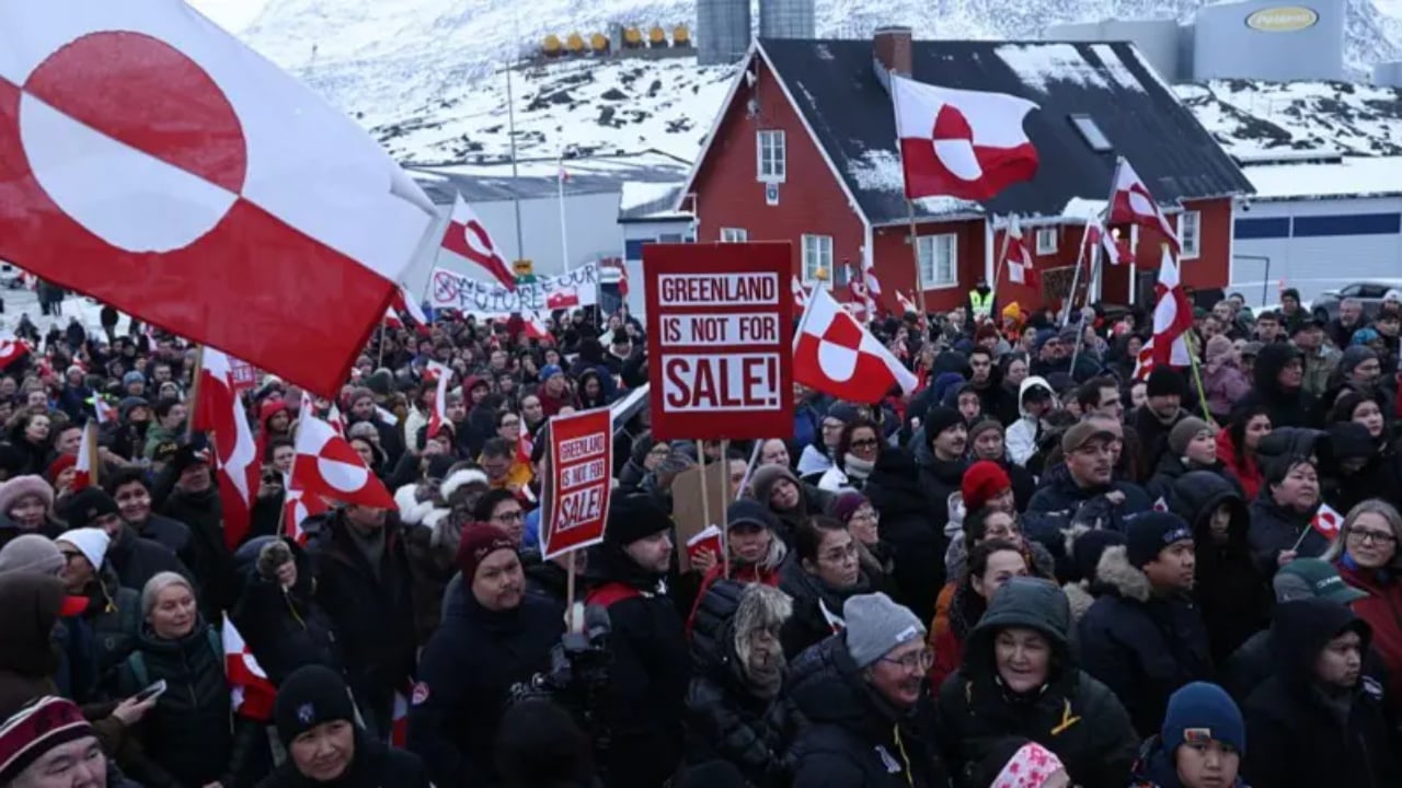 Trump shpalli tarifat  Protesta në Nuuk dhe Kopenhagen  Groenlanda nuk është në shitje