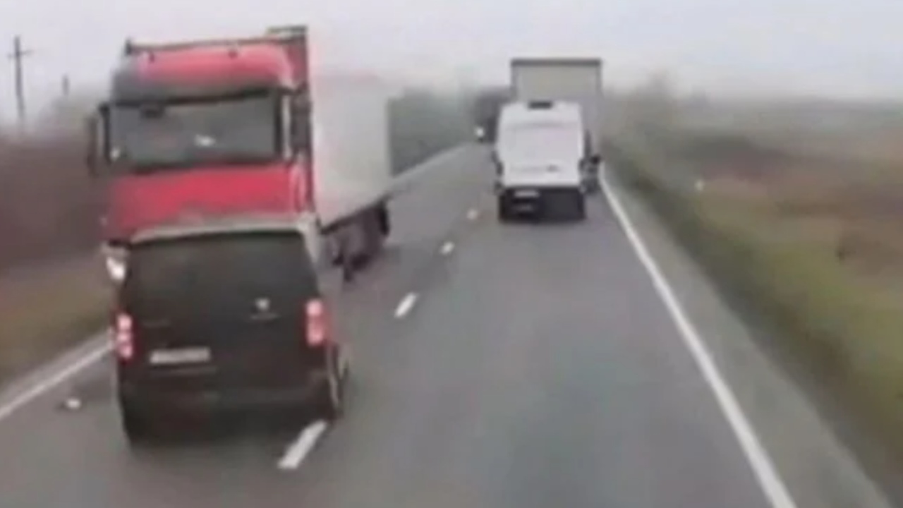 aksidenti-tragjik-i-tifozeve-greke-shkon-ne-7-bilanci-i-viktimave-dyshohet-se-nje-prej-tyre-eshte-shqiptar