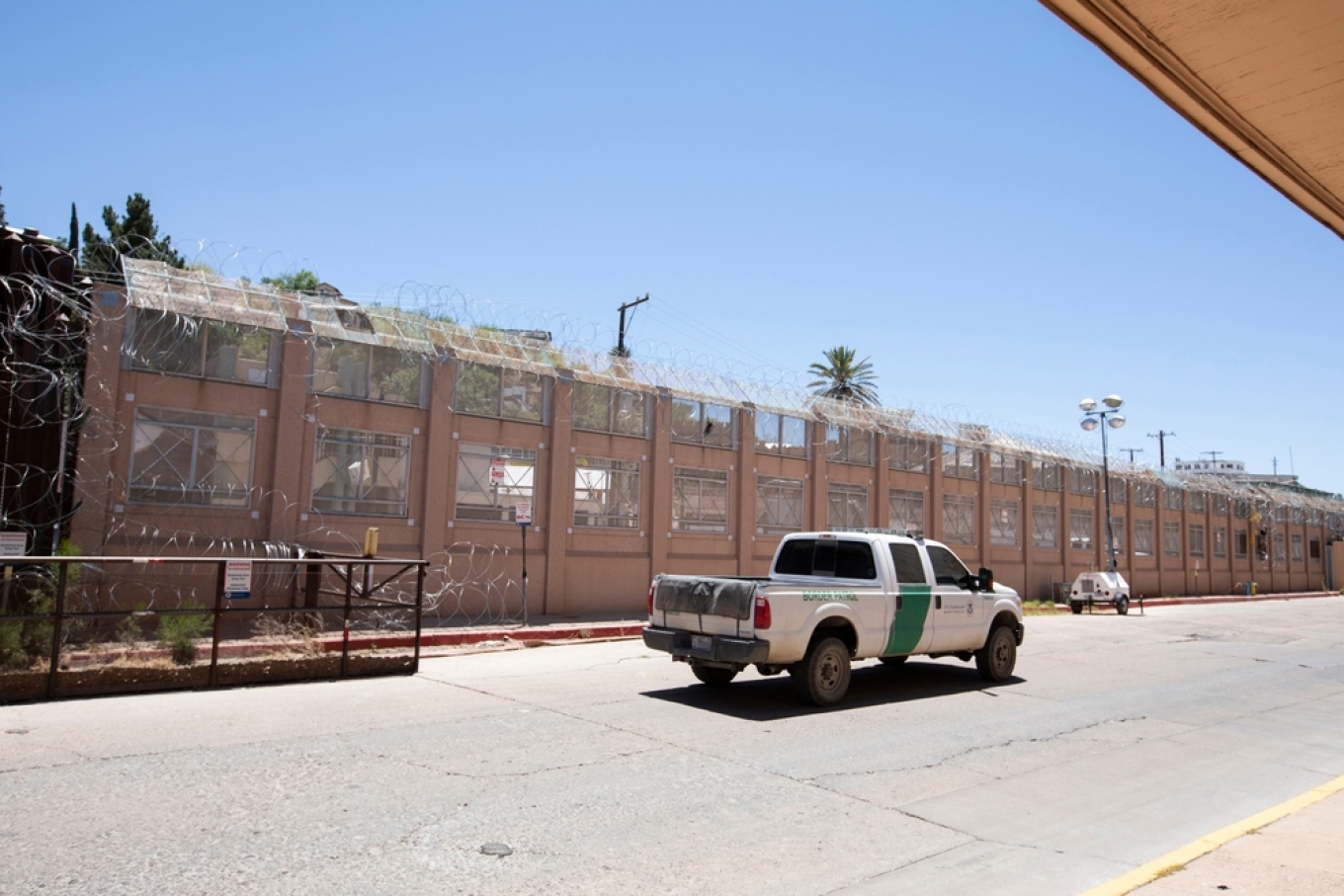 Një i plagosur në Arizona pas një shkëmbimi zjarri me policinë kufitare