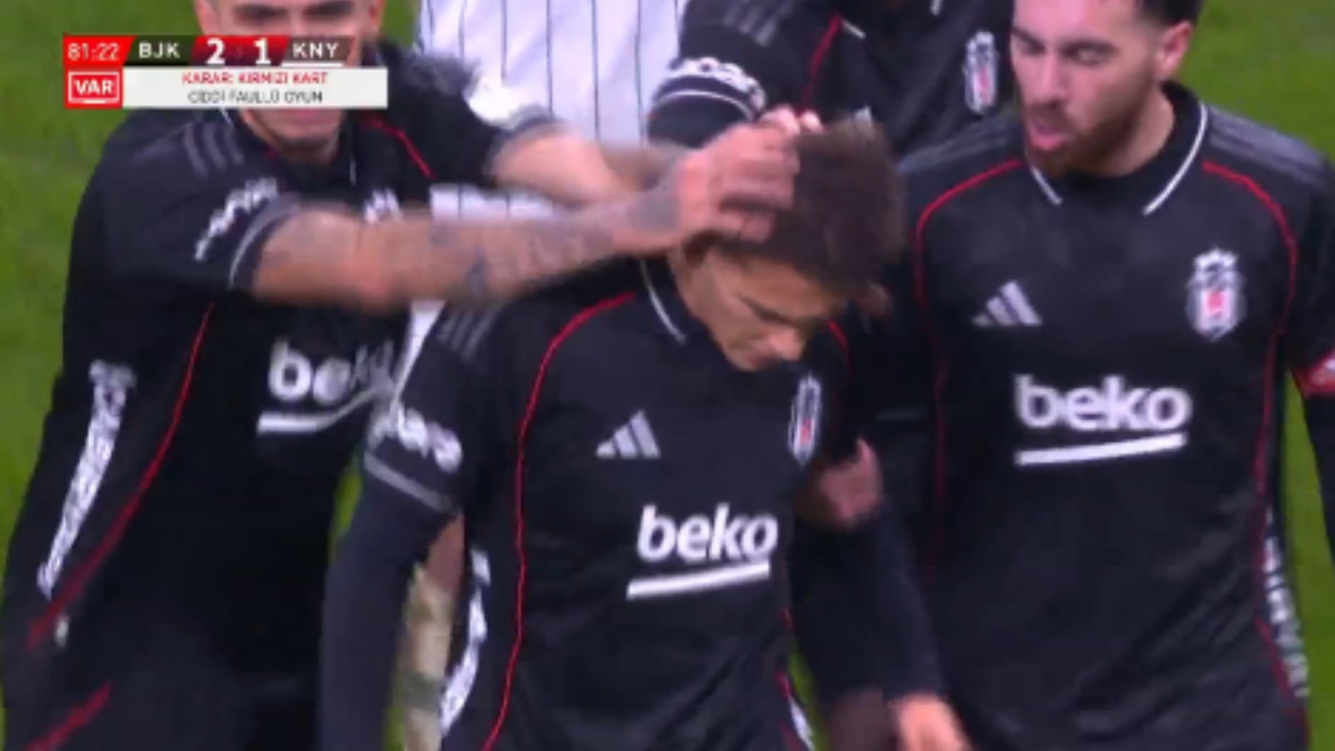 Asllani   ëngjëll dhe djall  në debutimin me Besiktas  asist dhe karton i kuq brenda pak minutave VIDEO 