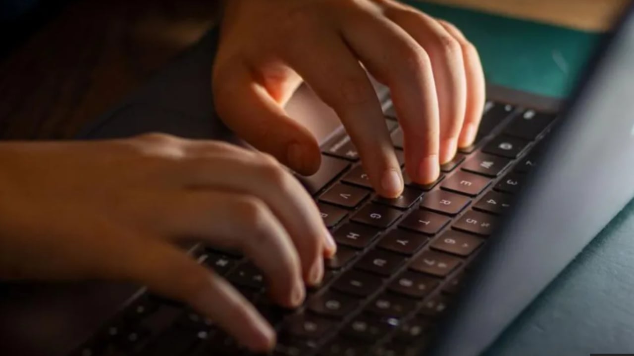  Tigri i Bardhë   Kërcënonte adoleshentët dhe më pas i detyronte të kryenin vetëvrasje  online   del para gjykatës 21 vjeçari