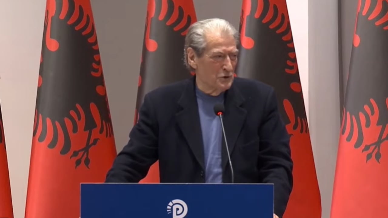 Një ditë para protestës kombëtare  Berisha thirrje të rinjve  Ngrihuni si në Beograd dhe Bangladesh  riktheni lirinë dhe të drejtat tuaja