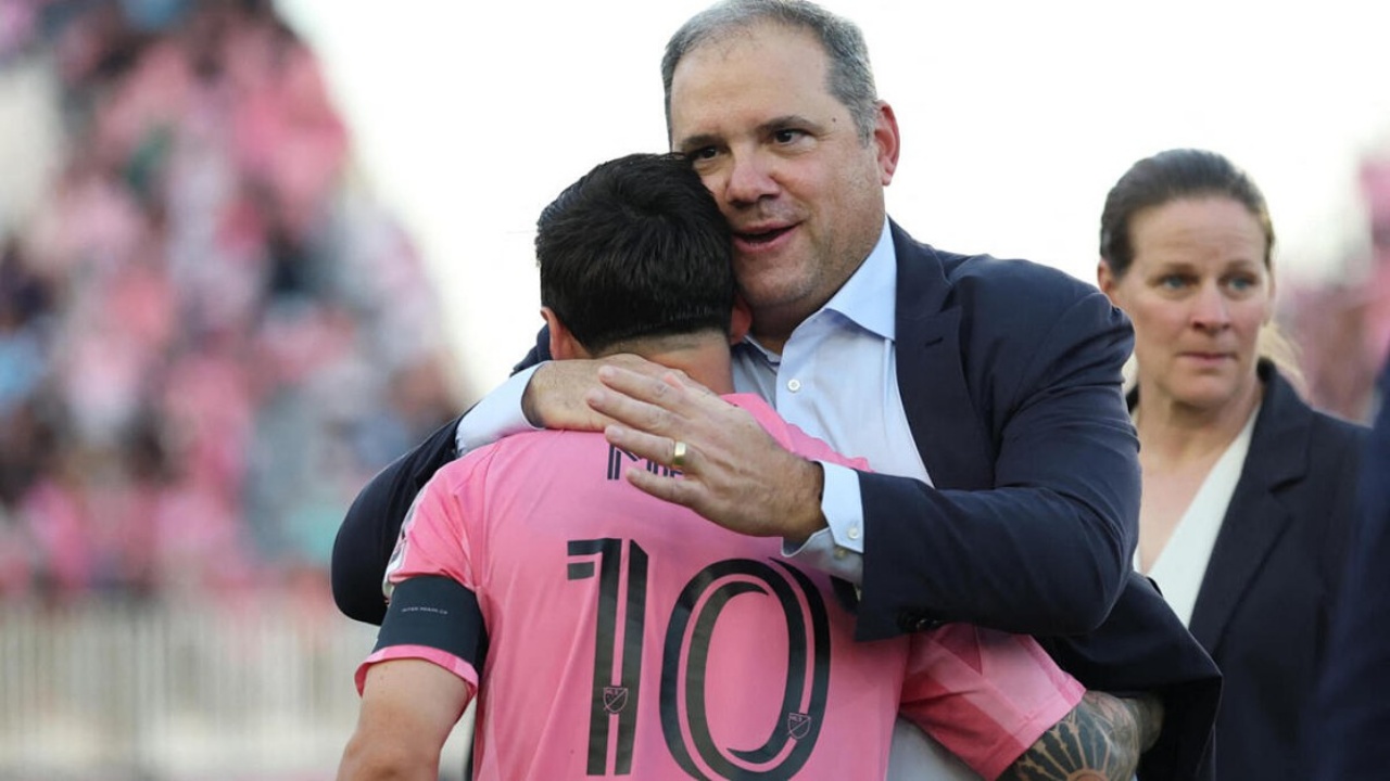 Presidenti i CONCACAF në prag të hetimit për evazion fiskal  deklaroi 2 1 milion dollarë paga  për 5 orë punë në javë 