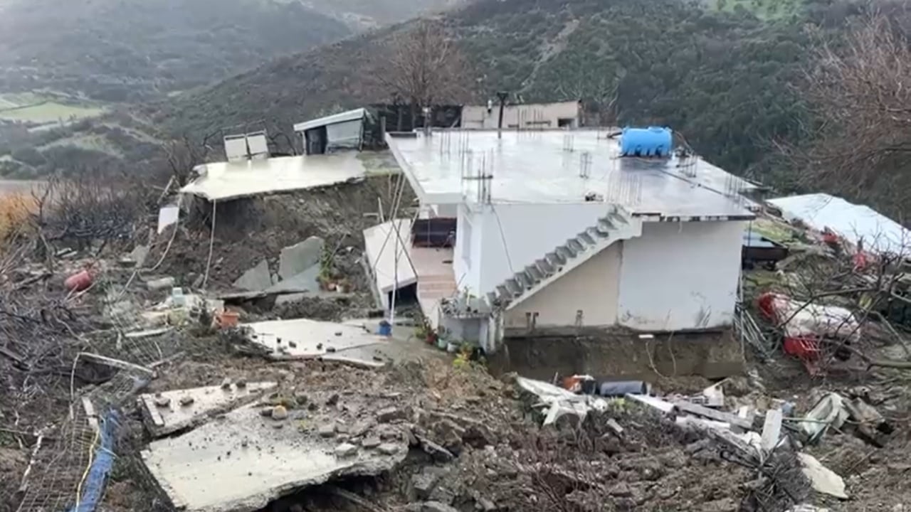 Shembet shtëpia e të moshuarit në Vlorë  Muri rrezikonte të na zinte poshtë  Nuk kemi ku të strehohemi