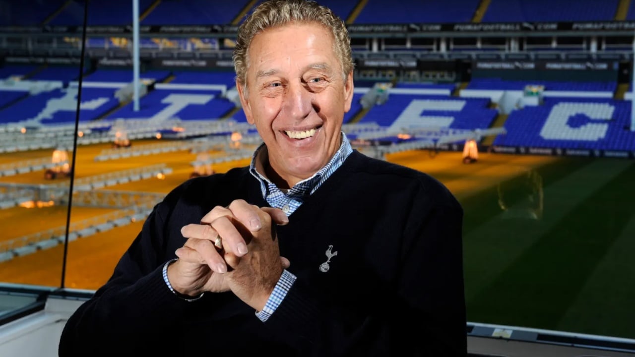 E trishtë  Futbolli anglez në zi  ndahet nga jeta në moshën 80 vjeçare legjenda e Tottenham