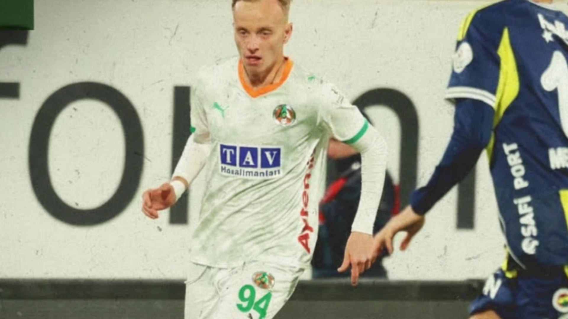 Florent Hadërgjonaj  hedh firmën  ndaj Fenerbahçes  por Alanyaspor s e eviton dot humbjen VIDEO 