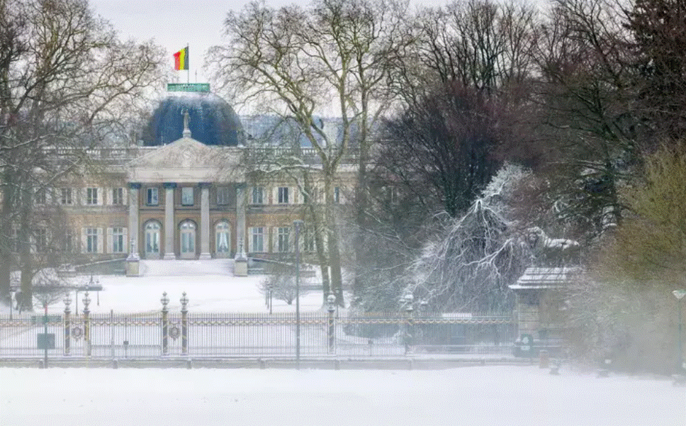 Vala e të ftohtit përfshin Evropën  Anulohen 800 fluturime në Amsterdam  Parisi mbulohet nga dëbora