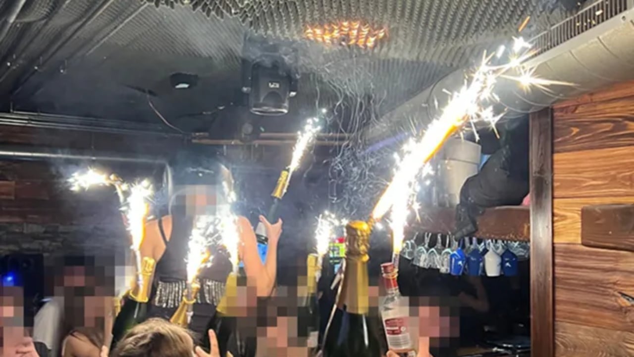 Detaje të reja nga zjarri me 40 viktima në Crans Montana  Menaxherja e resortit filmohet duke u largua me kasafortën e parave në dorë  nisin hetimet ndaj saj