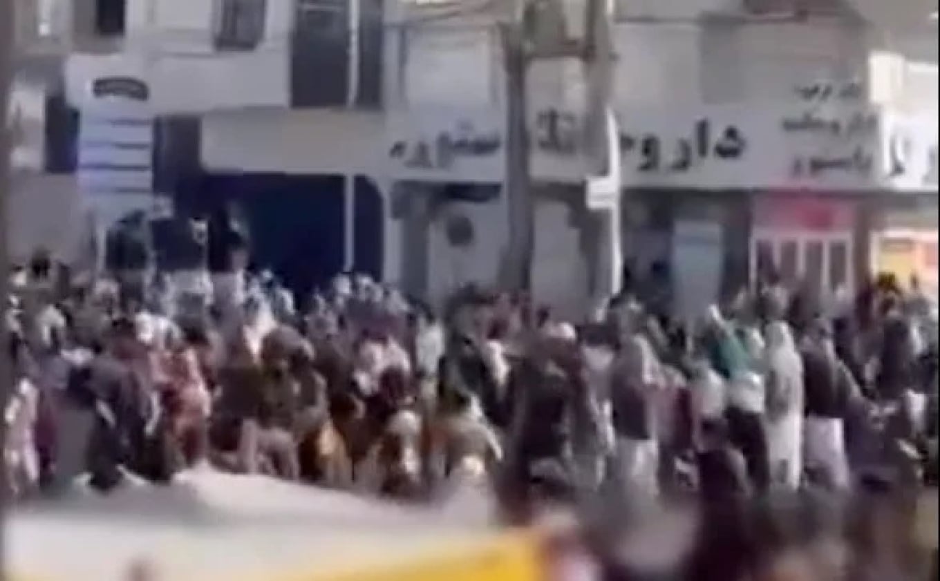 Qindra njerëz vazhdojnë protestat në Iran për të 13 ditë radhazi  Raportohen të shtëna me armë  OKB ja kërkon hetim