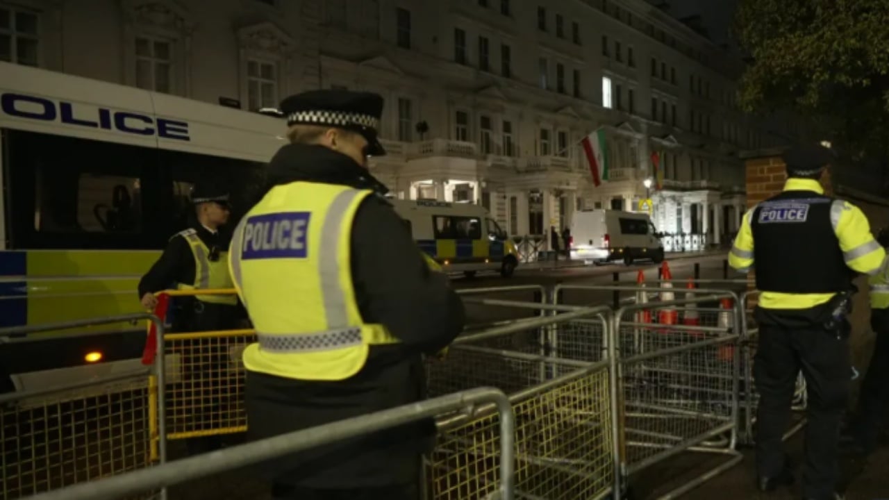 Protesta të dhunshme edhe jashtë ambasadës iraniane në Londër  katër të plagosur dhe disa të arrestuar