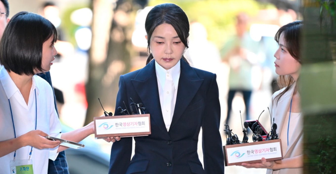 Ish zonja e parë e Koresë së Jugut dënohet me 20 muaj burg për ryshfet  Kim Geun hee kishte pranuar dhurata të shtrenjta nga disa zyrtarë