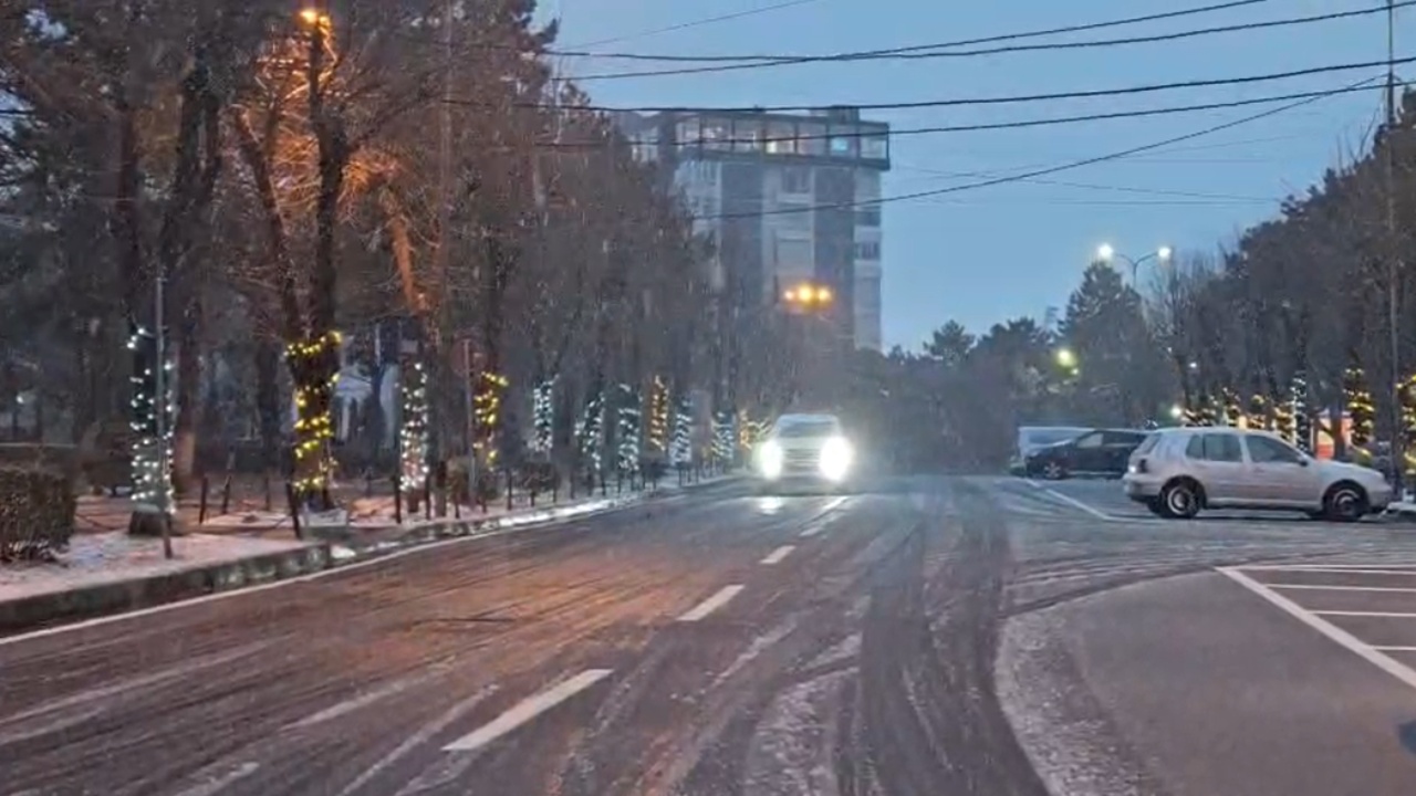 reshjet-e-debores-ne-kukes-sjellin-bllokime-dhe-ngrica-ne-rruge-pezullohet-procesi-mesimor-ne-disa-shkolla