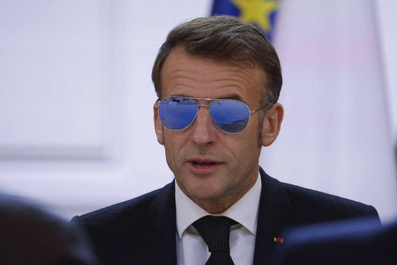 Pamja  Top Gun  e Macronit në Davos rrit aksionet e prodhuesit të syzeve  i shtoi rreth 3 5 milionë euro kapitalit të kompanisë italiane