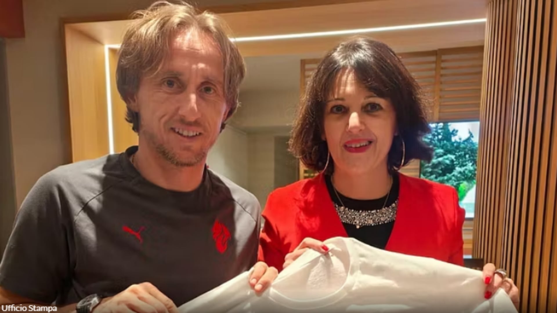 Milan  Modric fiton çmimin  Gentilezza  dhe i shkruan të mbijetuarit të Crans Montana