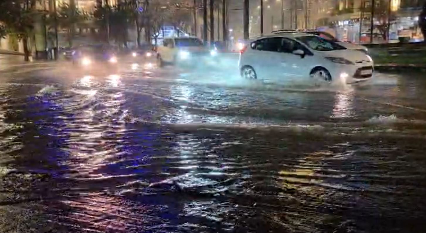 Moti i keq në Greqi shënon viktimën e parë  dëme dhe përmbytje në Athinë dhe në zonat bregdetare