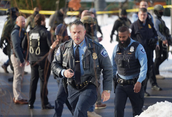 Vrasja e 37 vjeçares nga agjenti i ICE së në Minneapolis  protestuesit përleshen me forcat e rendit