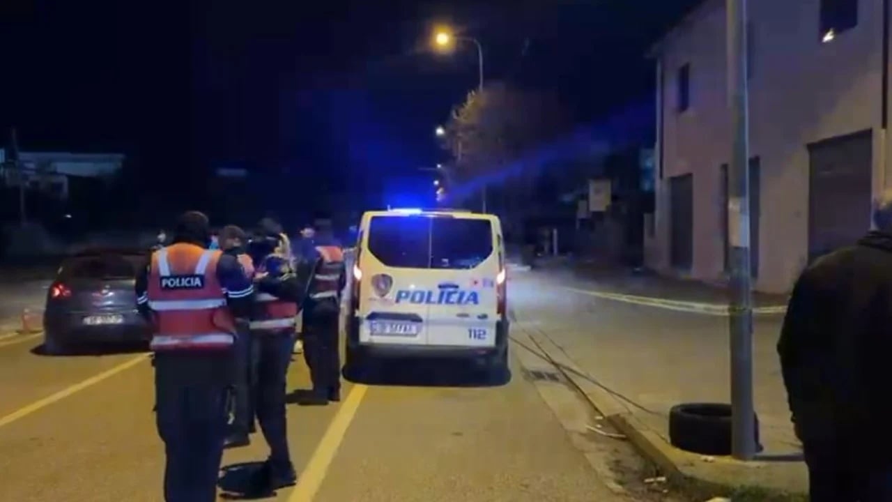 Mori pa leje makinën e të atit dhe u largua nga shtëpia  14 vjeçari nga Hasi kapet nga policia në Mitrovicë