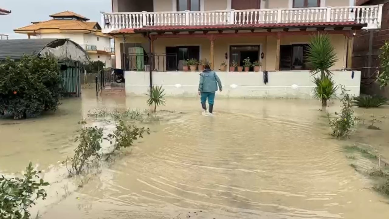 20 banesa të përmbytura në Novoselë  flet qytetari  Kam pastruar ujin me fshesë gjatë natës  gruan e kam të paralizuar