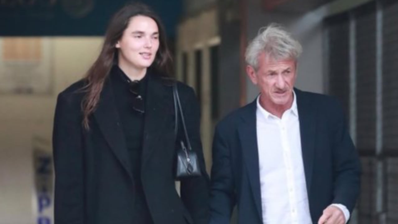 Pamjet që ndezën rrjetin  Aktori Sean Penn shfaqet me partneren 34 vite më të re  çfarë po ndodh mes çiftit