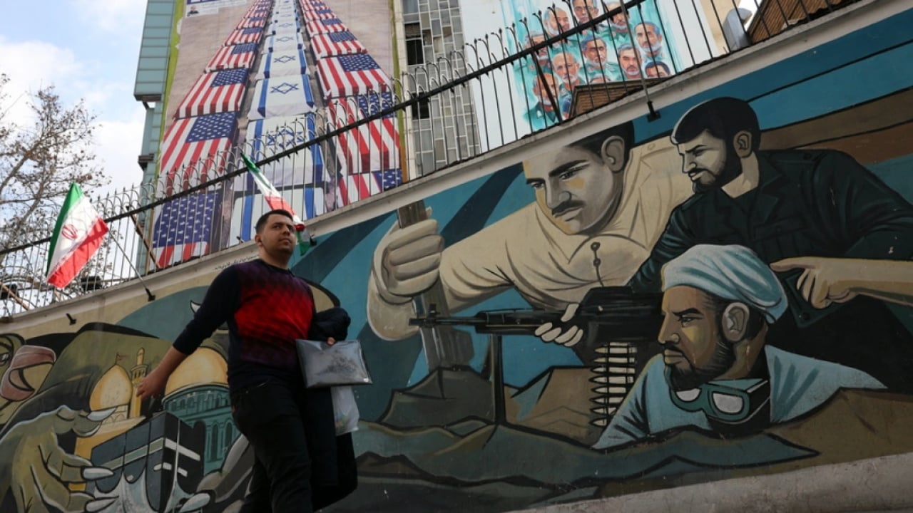 ata-po-i-kapin-te-gjithe-fushate-masive-arrestimesh-ne-iran-qytetaret-civilet-po-na-hyjne-me-force-ne-shtepi-nuk-na-lejojne-as-te-flasim