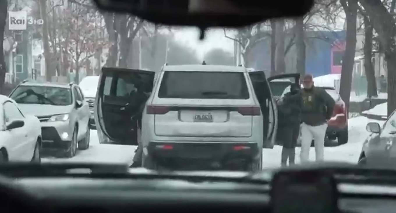 Video   Do ta thyejmë dritaren   agjentët e ICE kërcënuan gazetarët e Rai që po filmonin ngjarjet në Minneapolis