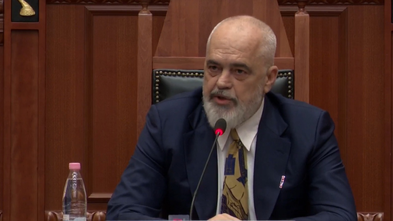 Pse nuk mori pjesë në Davos  Rama u përgjigjet deputetëve  Zgjodha të prisja vajzën me lejen e Trump