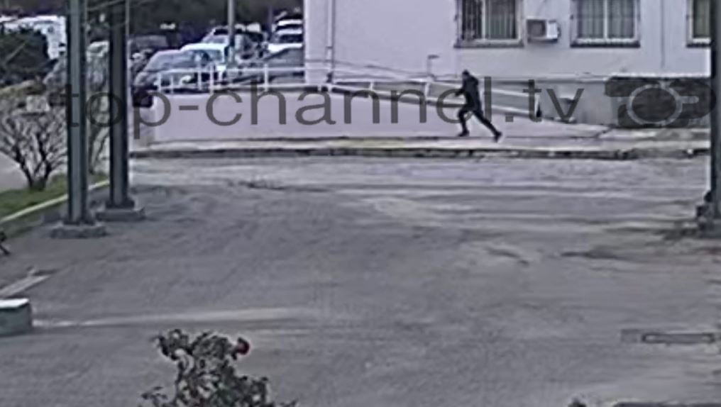 Arratisja si në filma  U iku nga duart  efektivi qëlloi me armë për ta ndaluar Ndocin  ky është momenti kur largohet me vrap