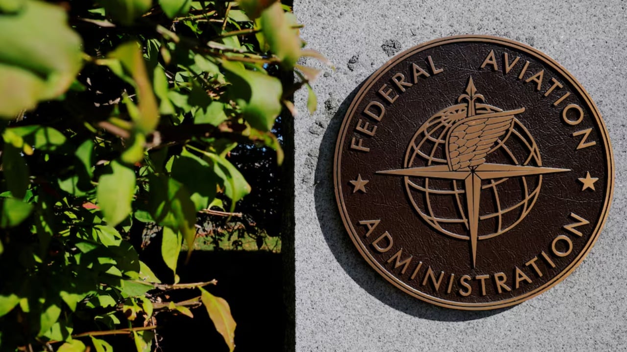  Rreziqe nga aktivitetet ushtarake dhe ndërhyrjet në sinjalet GPS   Administrata Federale e Aviacionit të SHBA së paralajmëron linjat ajrore  Tregoni kujdes