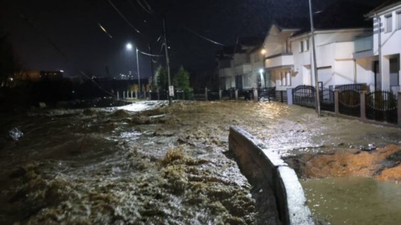 Vërshime masive në Kosovë  Shpallet gjendje e jashtëzakonshme në dy komuna  shtyhet procesi mësimor
