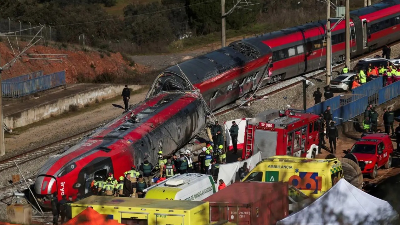 Tragjedia me tren në Spanjë  Qeveria premton 20 milionë euro kompensim për familjet e viktimave  opozita kërkon dorëheqjen e ministrit të Transportit