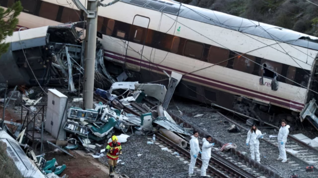 Përplasja e dy trenave në Spanjë me 45 viktima  hetimet zbulojnë arsyen e aksidentit tragjik