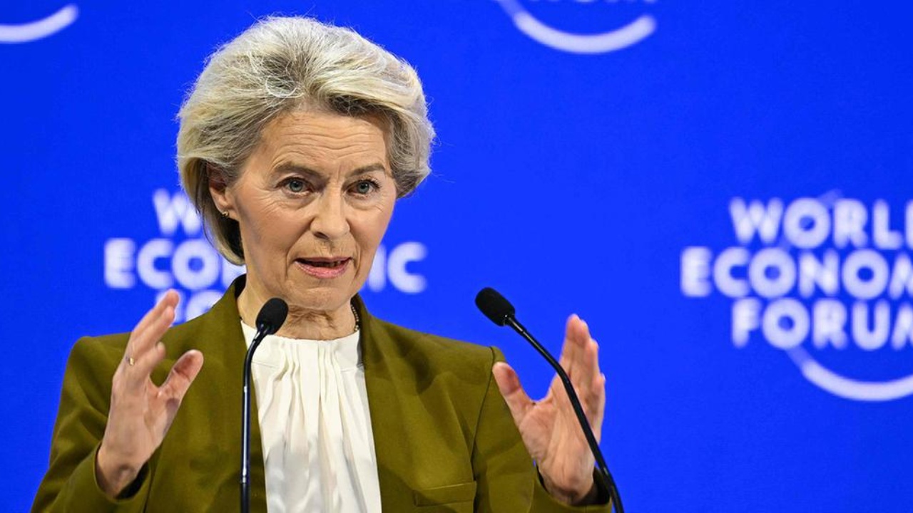 Takimi vjetor i Forumit Ekonomik Botëror  çfarë po ndodh në Davos  Macron me syze dielli  Von der Leyen  Duhet një formë e re e pavarësisë europiane