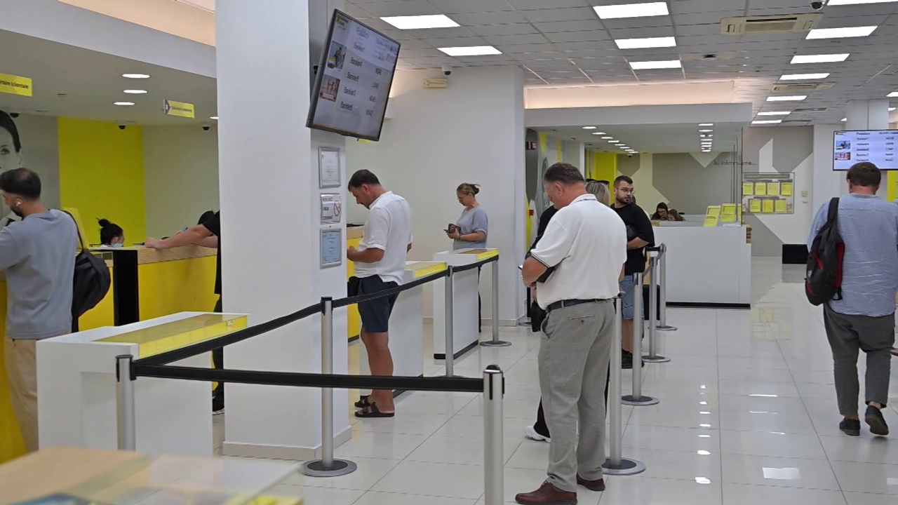 Bien interesat e kredive konsumatorë  Shqiptarët marrin më shumë hua për shlyerje të borxheve  blerje pajisjesh dhe pushime