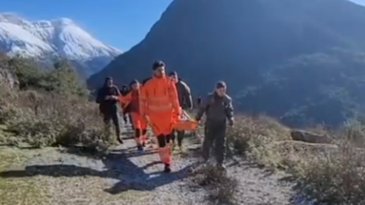 Fëmija goditet nga mushka në kokë  niset me helikopter drejt Vlorës  shkak rruga e prishur në fshatin Bashaj