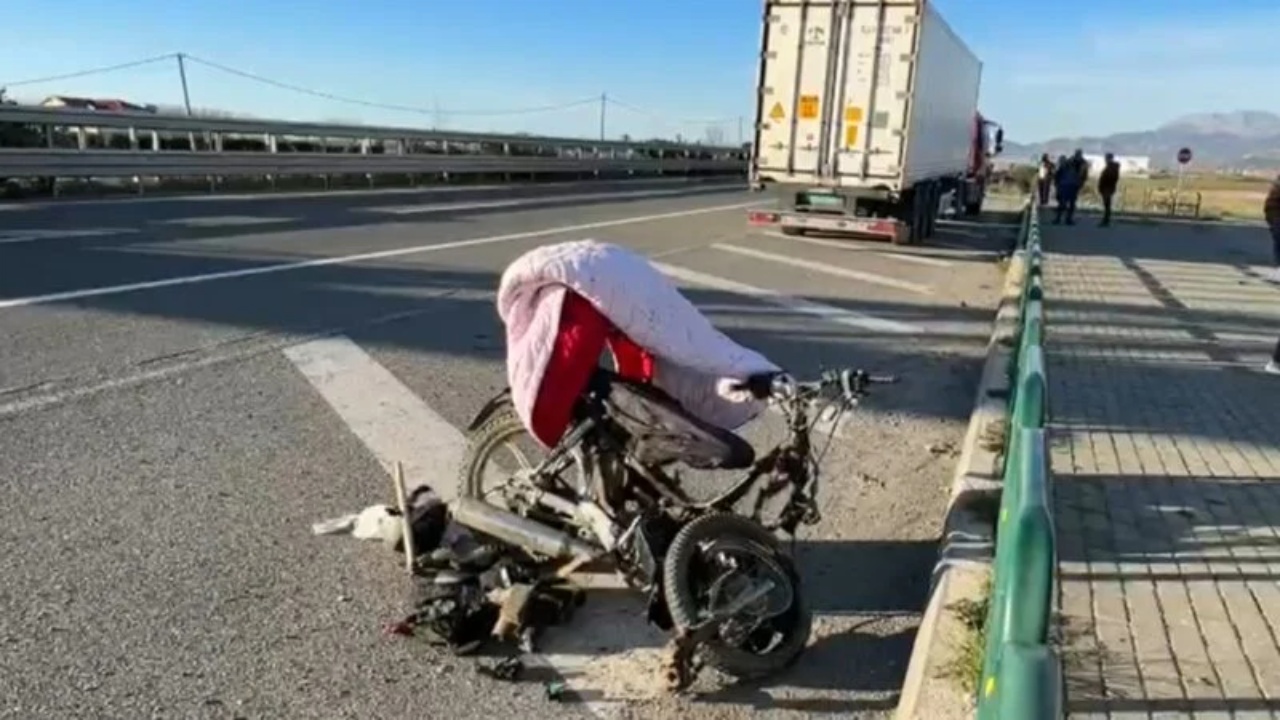 Aksidenti me pasojë vdekjen e një personi në aksin  Thumanë Milot   arrestohet drejtuesi i kamionit