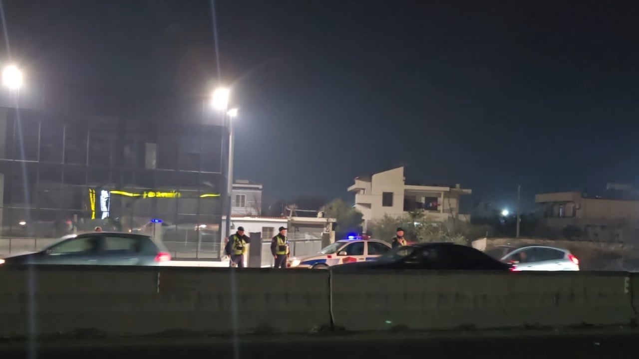 Aksident në Durrës  Mjeti përplas motoçikletën  drejtuesi dërgohet në spital