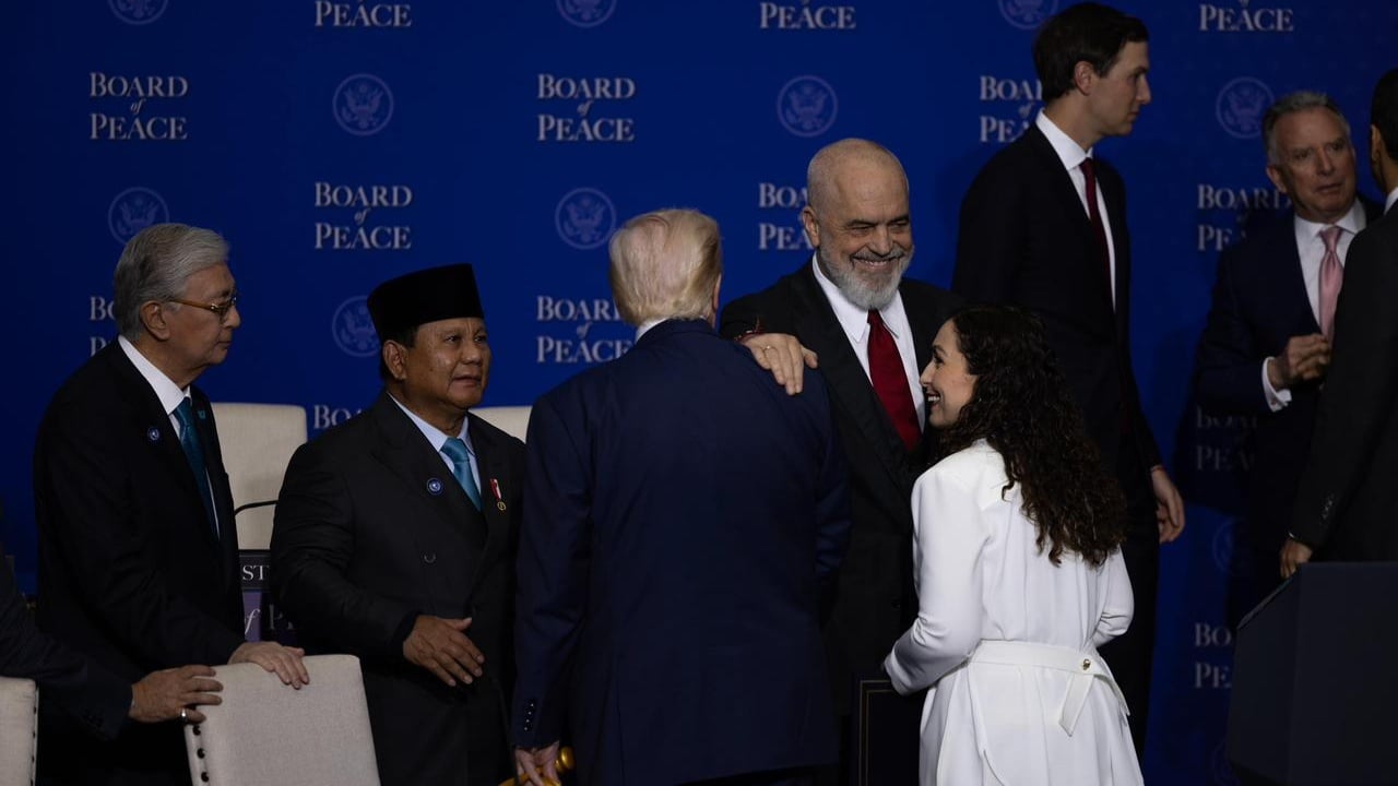 Foto Video  Mbyllet takimi inaugurues i Bordit të Paqes  Rama dhe Osmani bisedojnë me Presidentin Trump