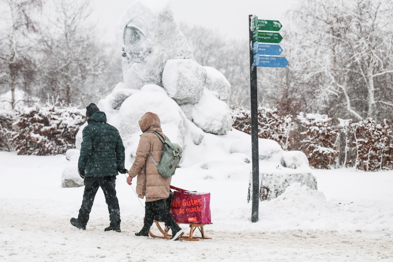 Vazhdon moti i keq në Gjermani  aeroporti i Berlinit mbyllet për shkak të ngricave