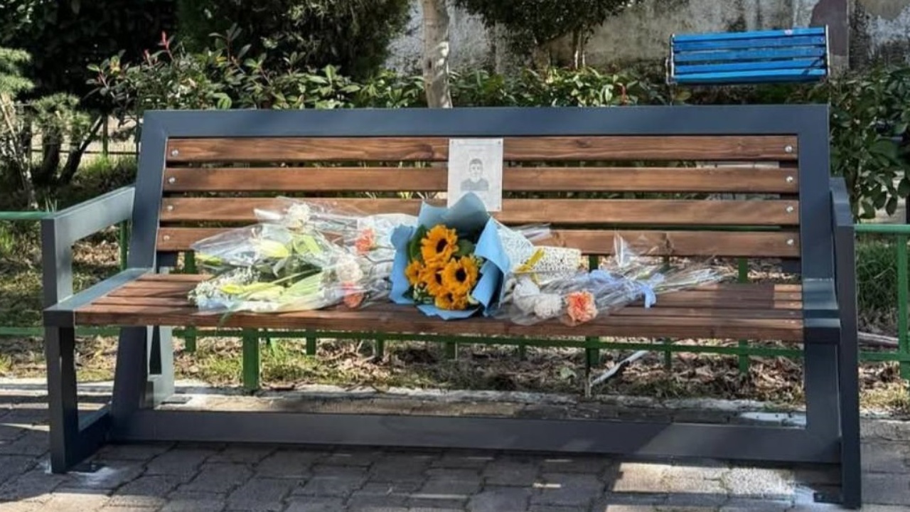 Pas shumë diskutimeve  vendoset stoli përkujtimor i Martin Canit në ambientet e shkollës  Fan Noli 