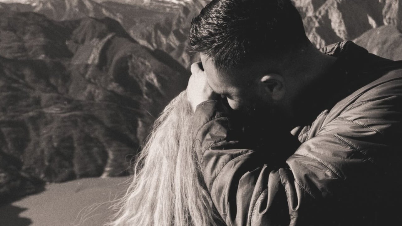 Pas dedikimit publik  Bes Kallaku publikon për herë të parë foto me partneren e re