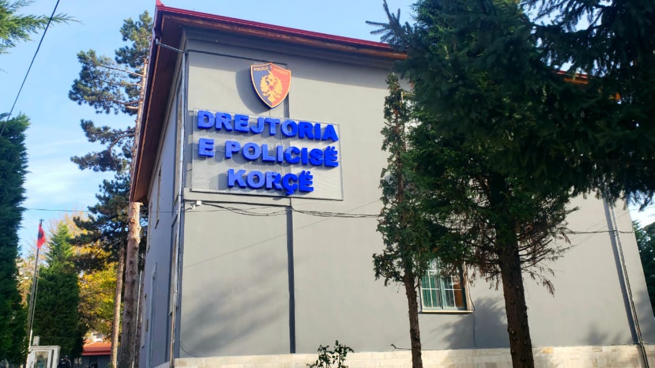 Grabitet një dyqan gjatë natës në Korçë  vidhen rreth 1 milion lekë dhe produkte