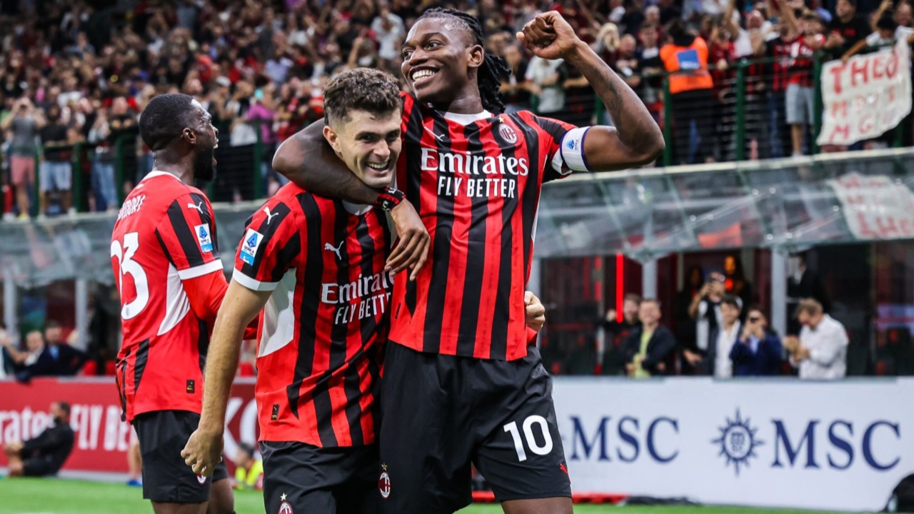  Dridhet  Milani  gjigantët e Premier League vihen në ndjekje të yllit të kuqezinjve që heziton të rinovojë