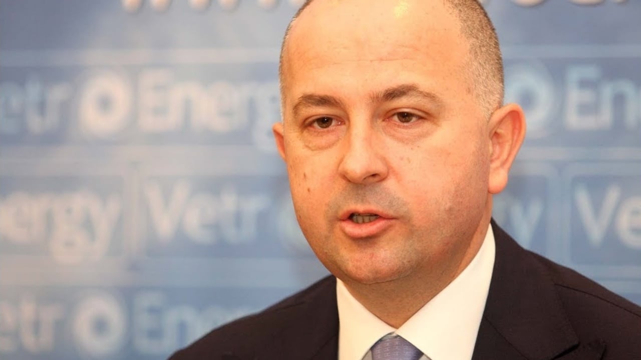 shqiptaret-po-tallen-me-ne-top-channel-zbardh-pergjimet-qe-fundosen-rezart-tacin-kunati-i-biznesmenit-e-zgjidh-une-kete-pune