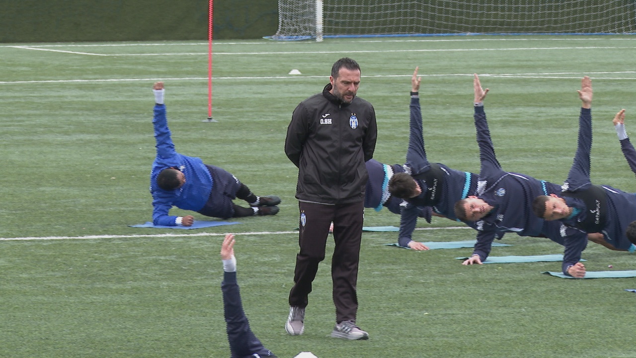 Fillon aventura e Orges Shehit tek bardheblutë  trajneri i katërt i këtij sezoni për Tiranën  një tjetër rekord 