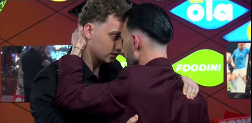 Kristi shpërthen në lot  dy vëllezërit i bëjnë surprizën e papritur