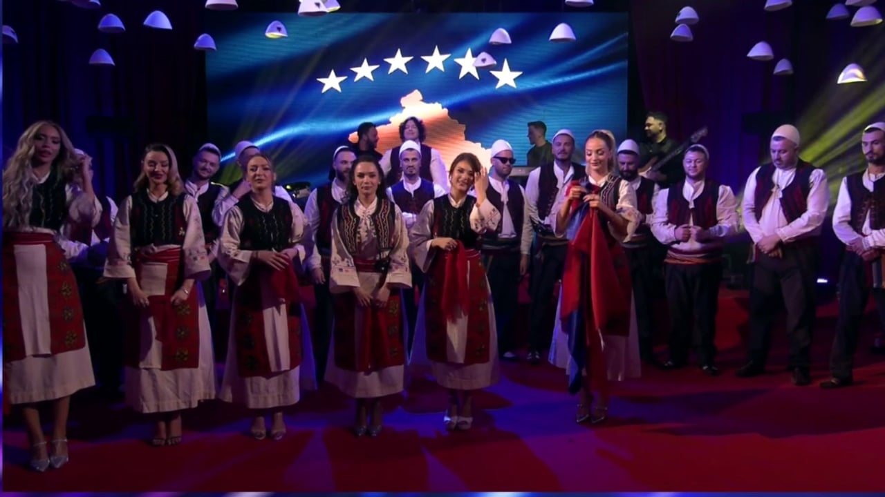 Nis ndryshe Big Brother VIP  banorët kërcejnë e këndojnë duke uruar 18 vjetorin e Pavarësisë së Kosovës