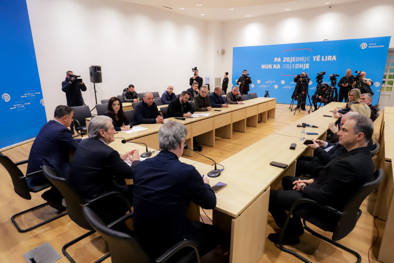 Bozdo kundër bojkotit në Komisione  Duhet të marrim pjesë  të  grisim  reformën