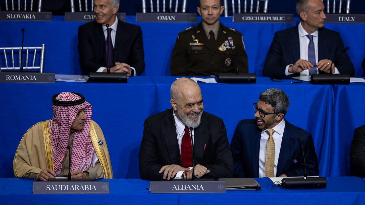  Disa presidentëve këtu duhet t i vijë turp   Rama ngre çështjen e Hagës në Bordin e Paqes  Le të bëjmë diçka para se të bëhet më keq