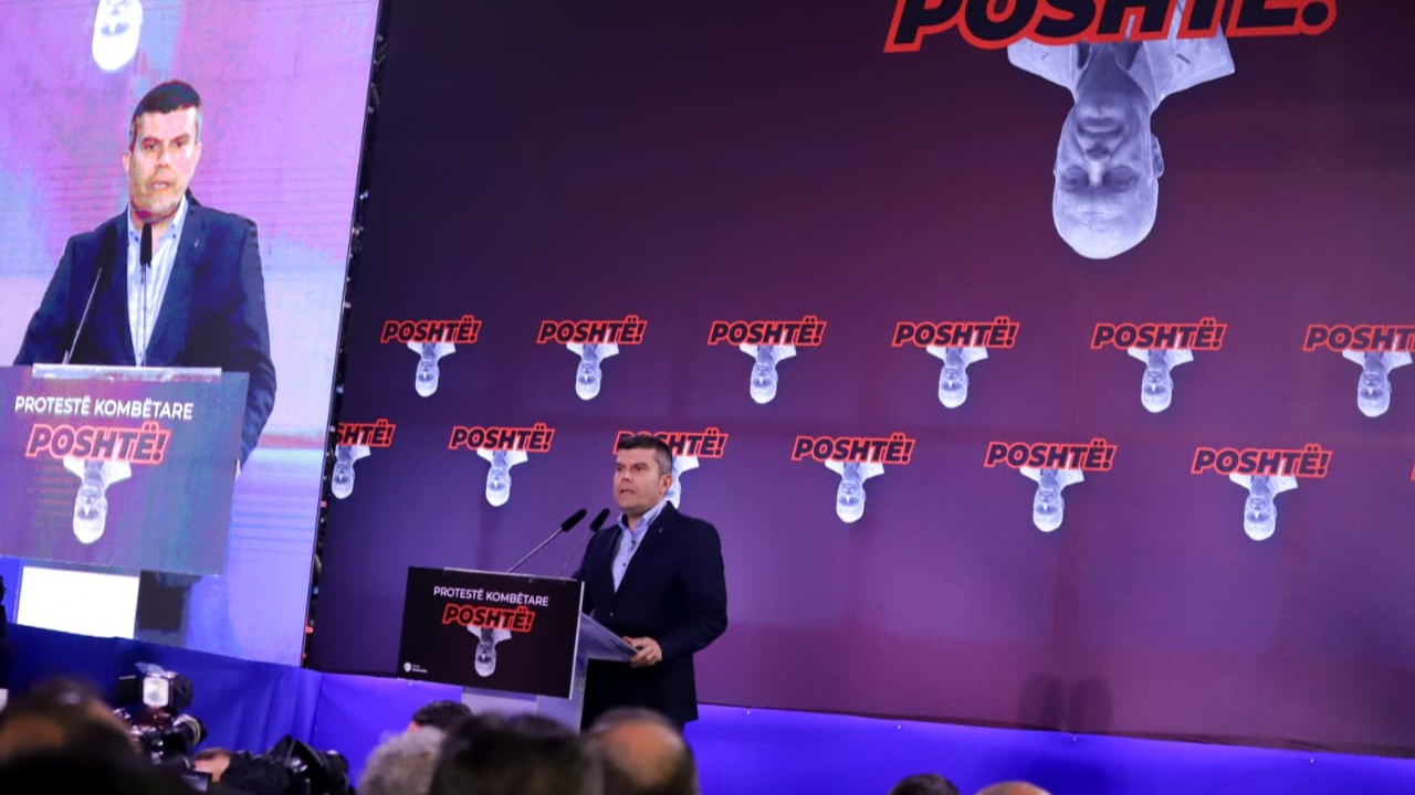  Ndryshimi nuk fillon nga kafenetë   pedagogu Hasimja nga protesta e PD së  Bashkohuni me ne që të mos na vritet shpresa dhe të drejtat tona