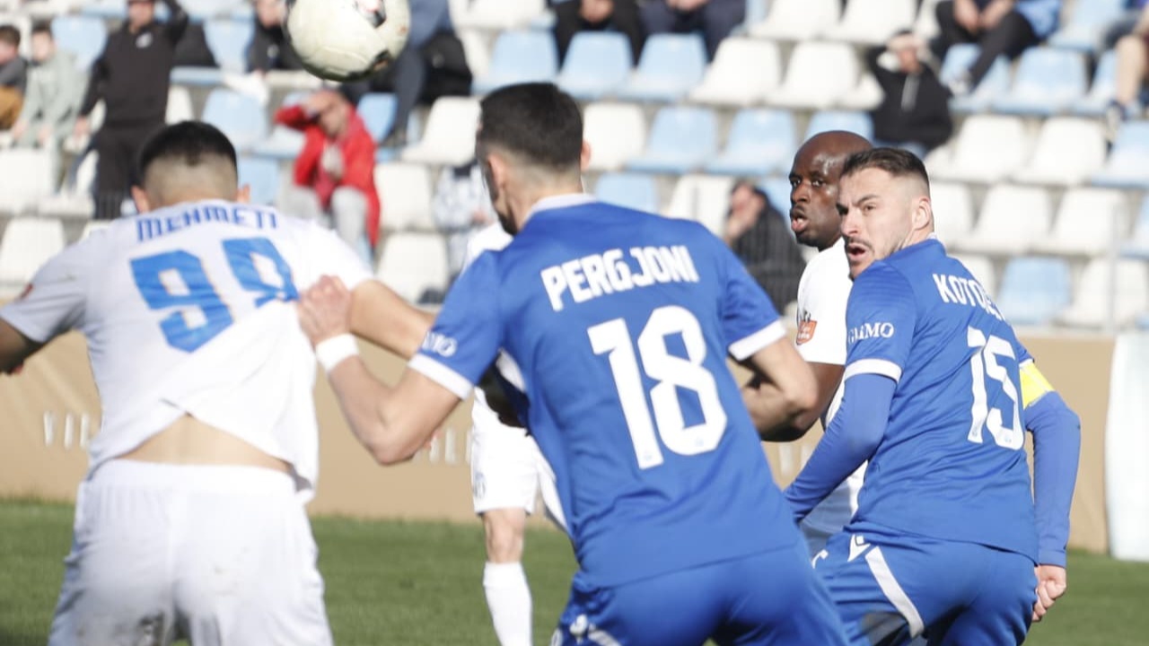 superiore-tirana-merr-goditjen-e-radhes-bardheblute-munden-me-nje-gol-ne-fund-nga-teuta